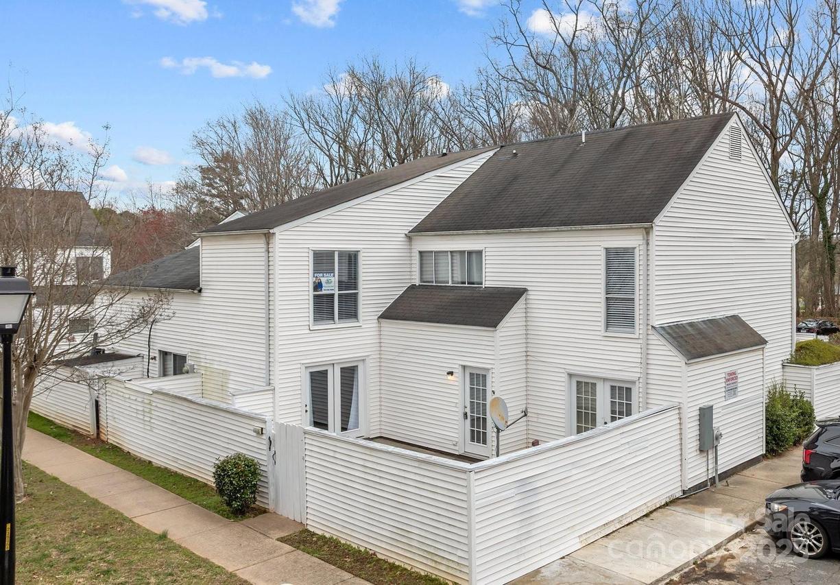 7138 Stonington Ln., Charlotte, NC 28227