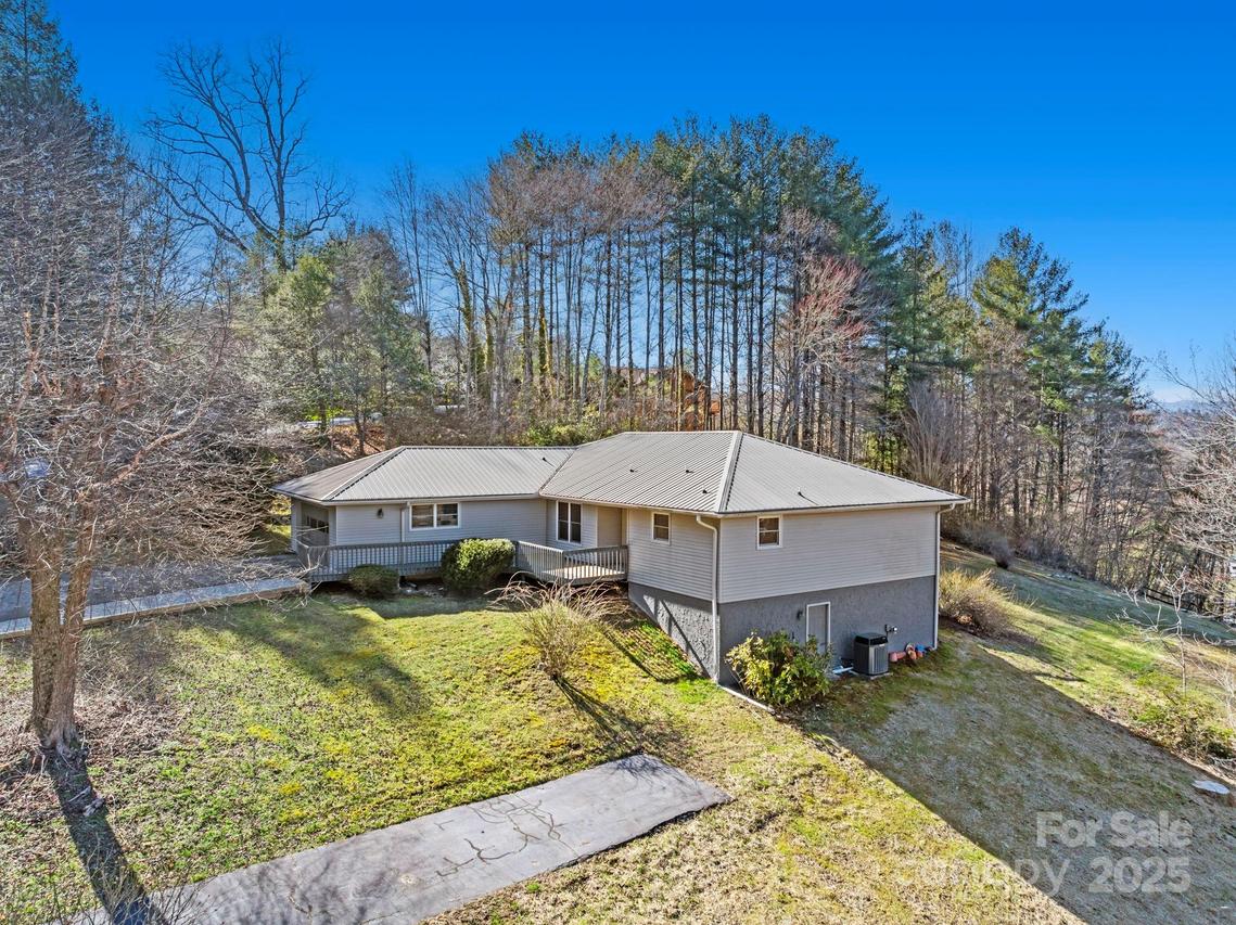 30 Hubbard Cir., Penrose, NC 28766