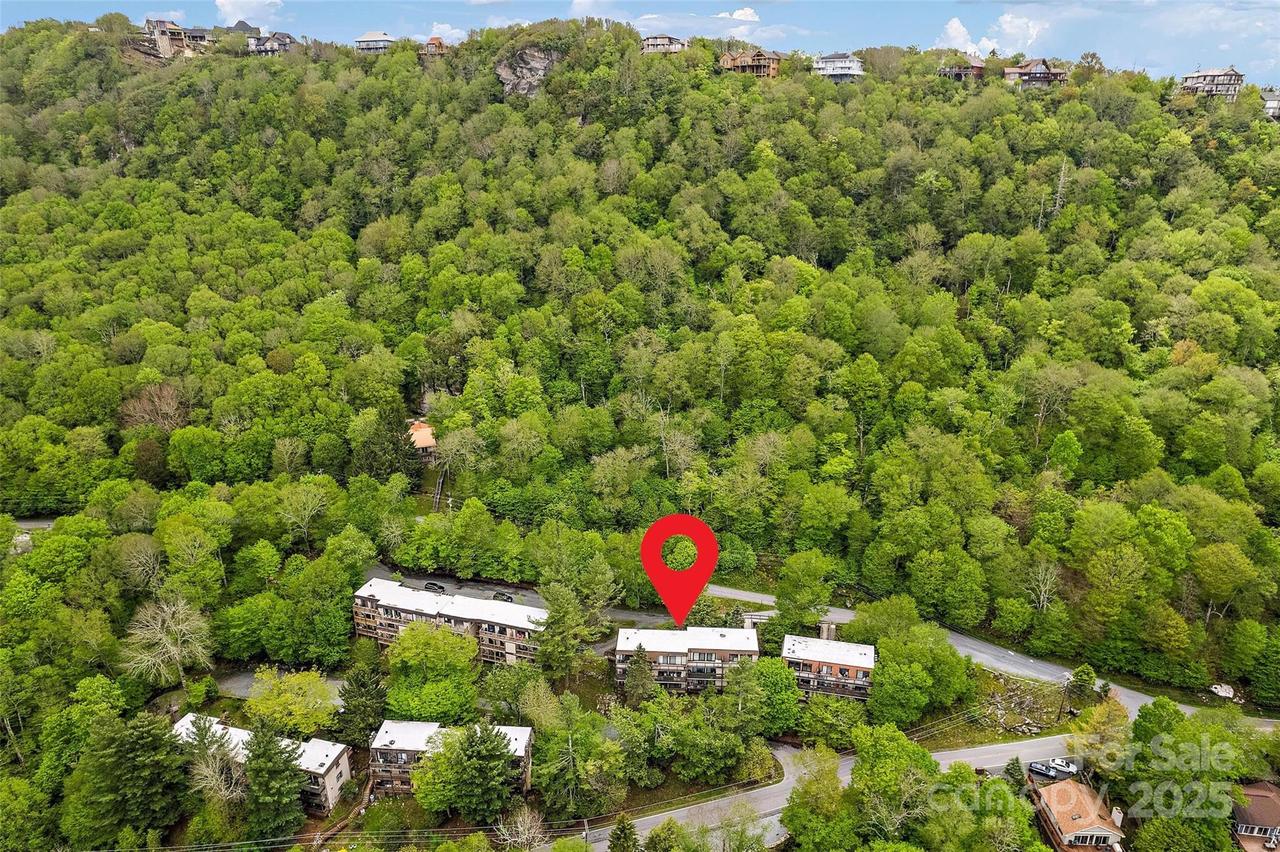 103 Upper Holiday Ln., Beech Mountain, NC 28604