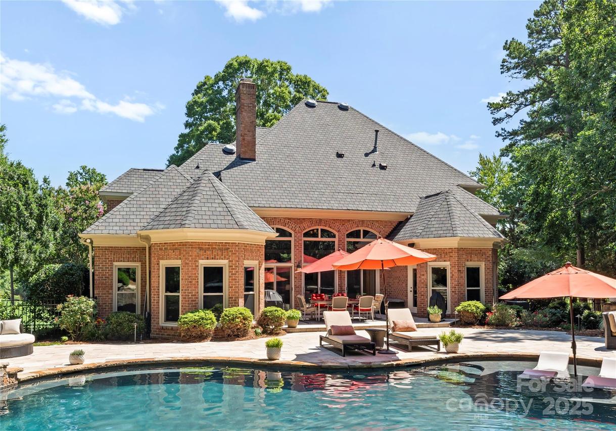 18600 River Falls Dr., Davidson, NC 28036