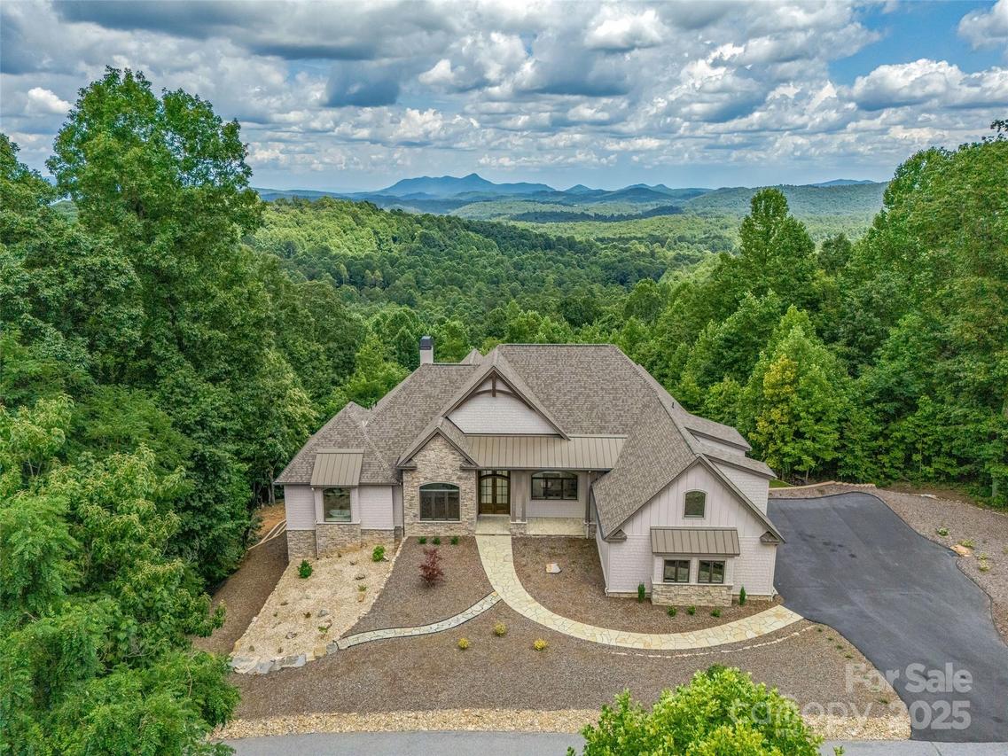 527 Falkirk Way, Zirconia, NC 28790