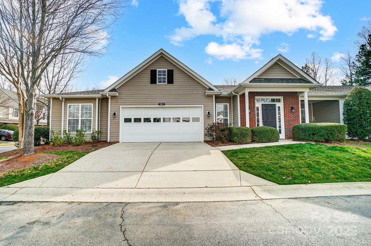 10011 Forest View Ln., Charlotte, NC 28213