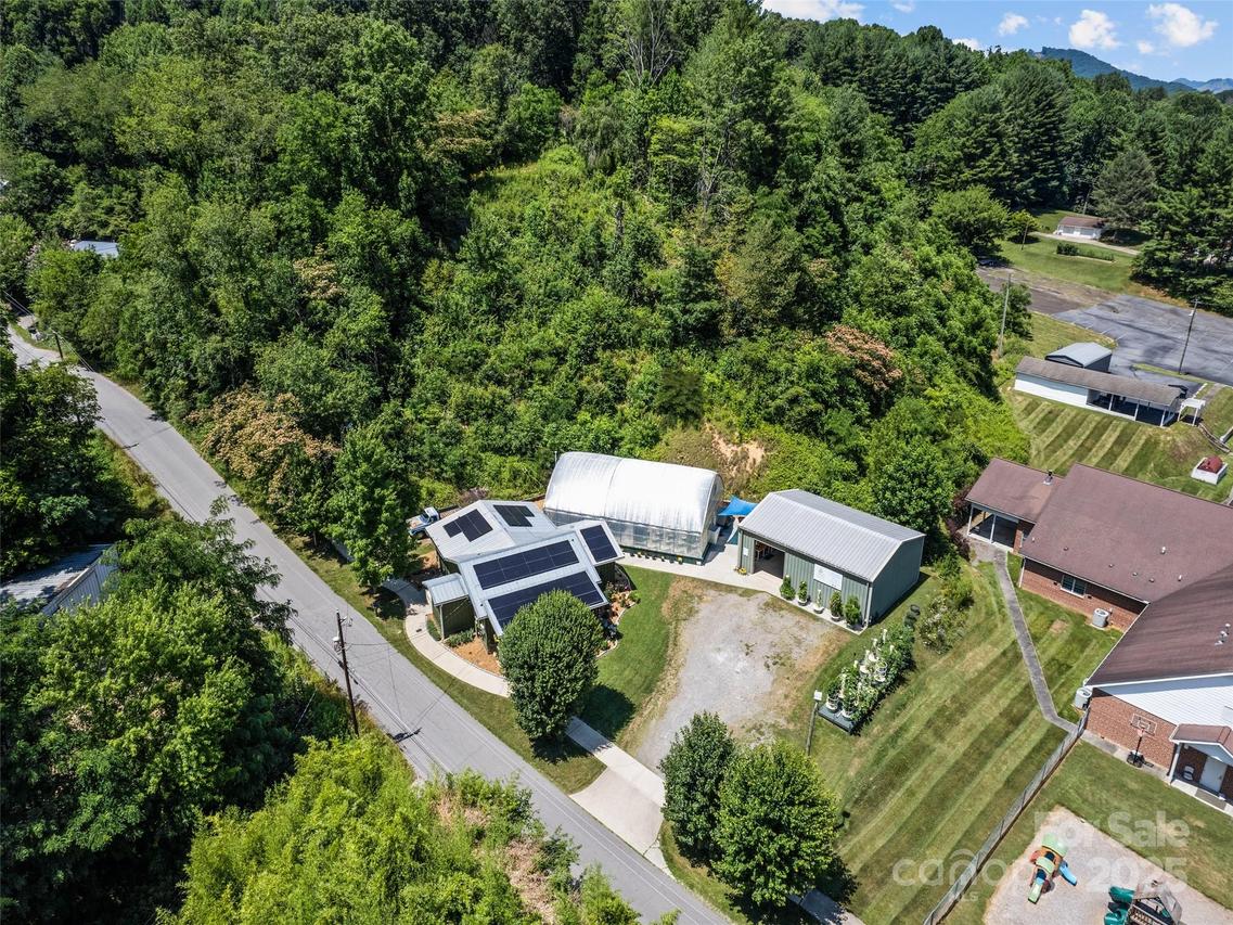 66 Bradley St., Waynesville, NC 28786