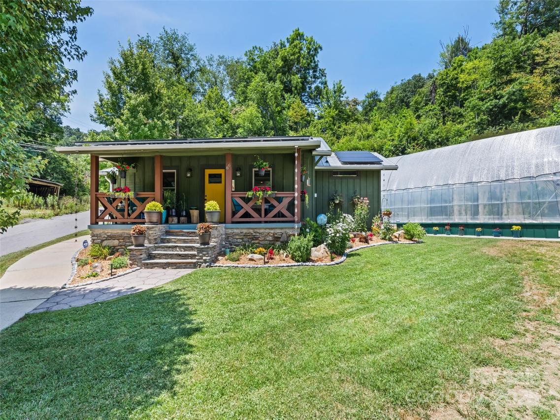 66 Bradley St., Waynesville, NC 28786