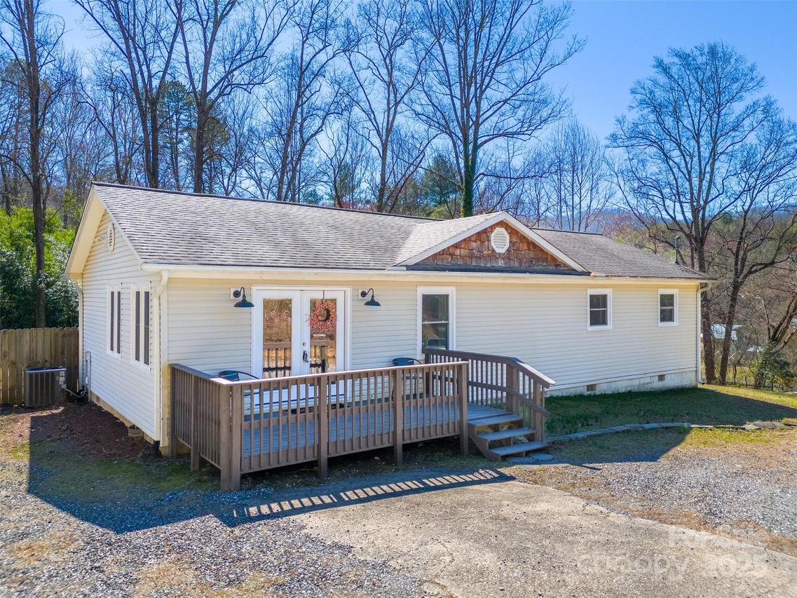 72 S Woods Dr., Sylva, NC 28779