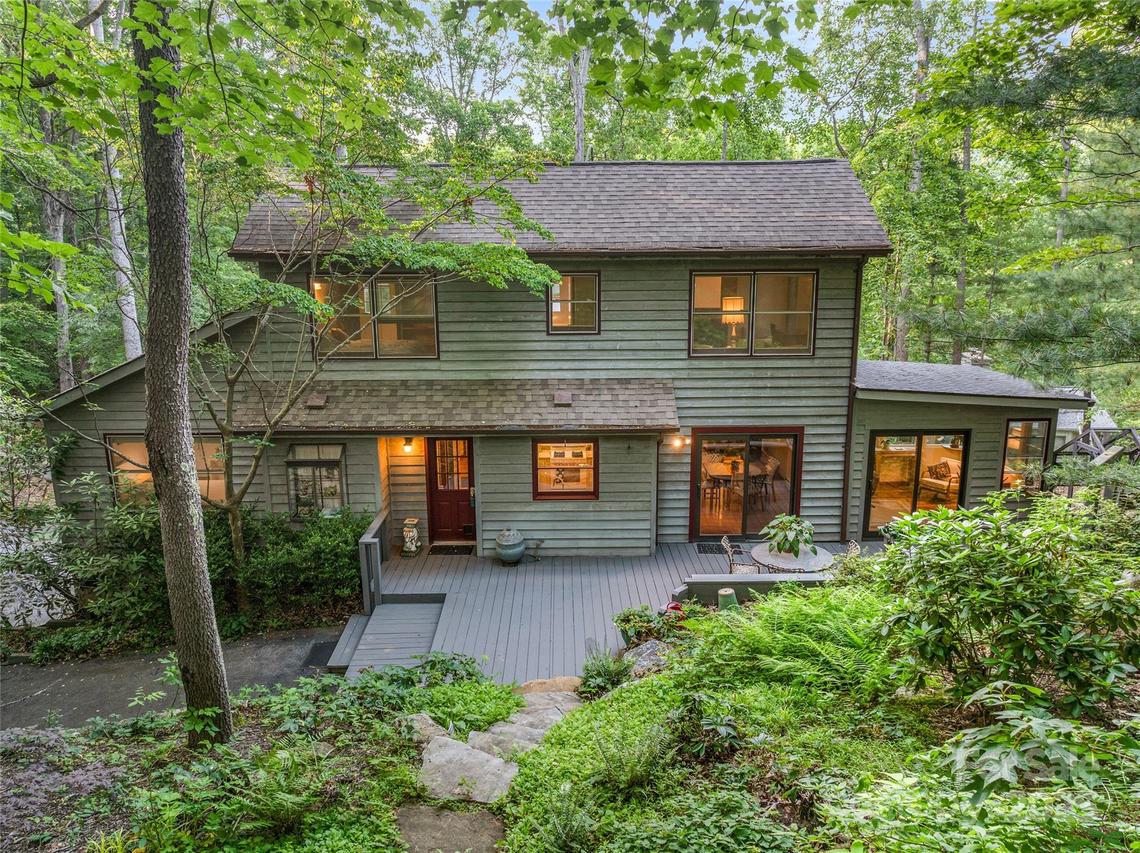 8 Cricket Ln., Asheville, NC 28804