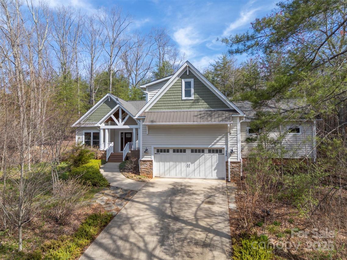 240 Persimmon Hill Dr., Columbus, NC 28722