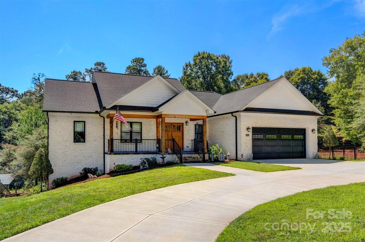 4808 1st St., Hickory, NC 28601