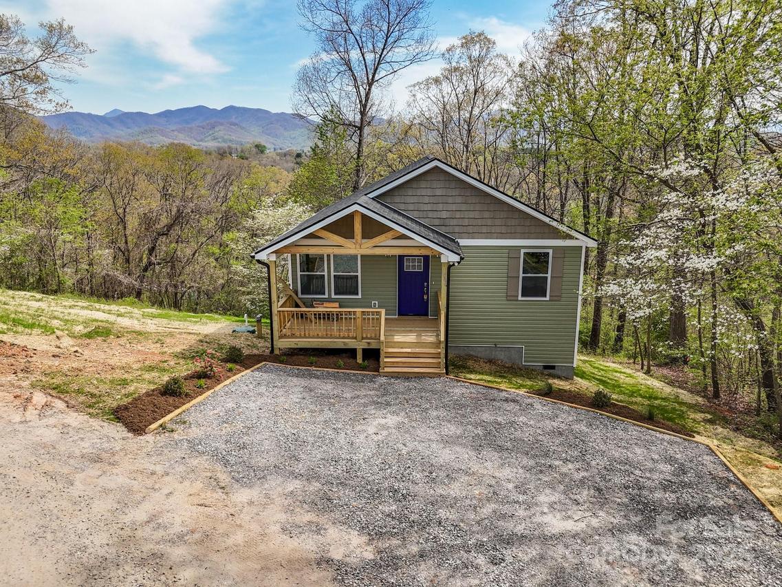 1560 Beaverdam St., Canton, NC 28716