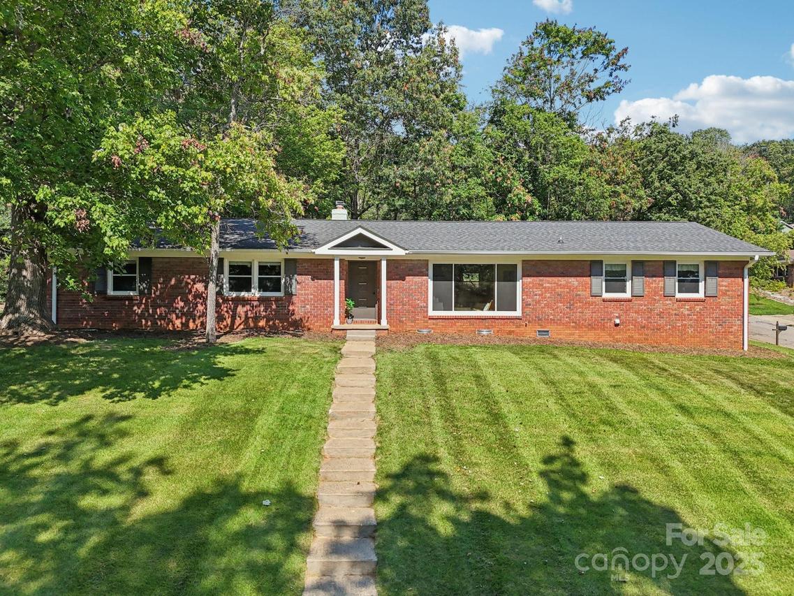 1 Forest Ln., Asheville, NC 28805