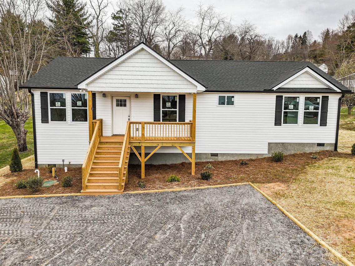 25 Phillips St., Canton, NC 28716