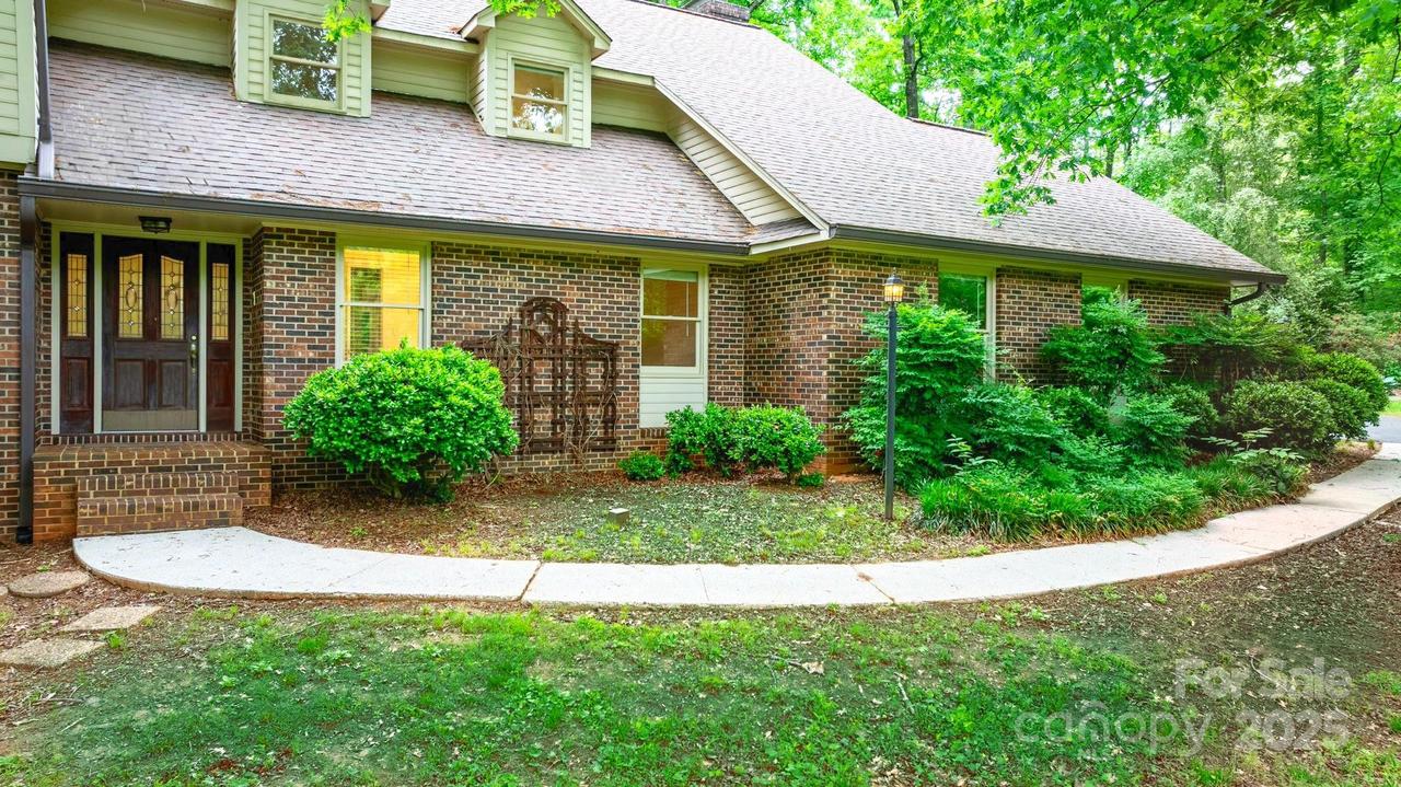 1080 Rolling Green Dr., Newton, NC 28658