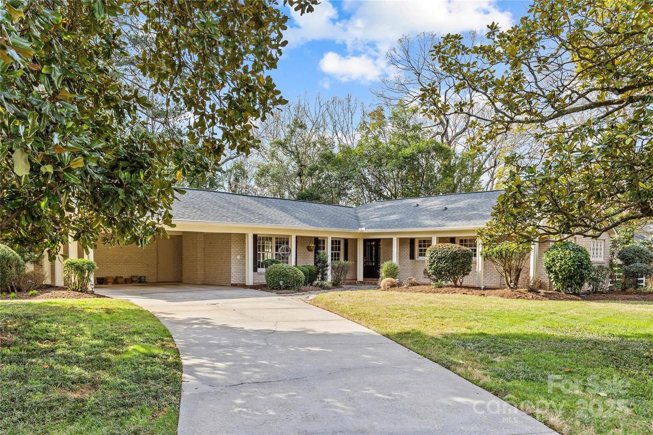 6014 Glenridge Rd., Charlotte, NC 28211
