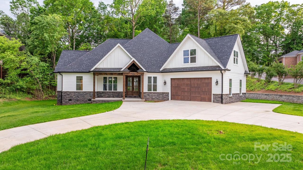 3732 Whitney Dr., Hickory, NC 28601