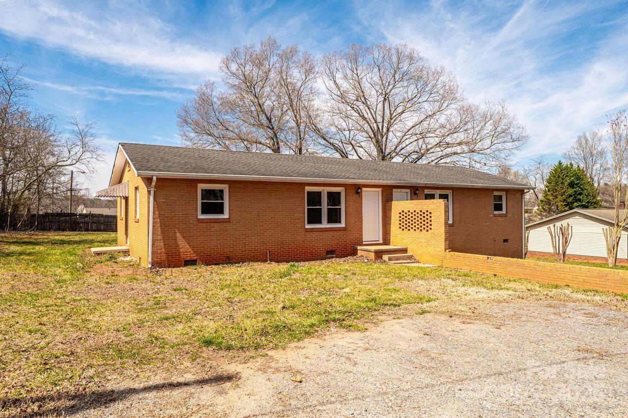 3166 Sigmon Rd., Connelly Springs, NC 28612