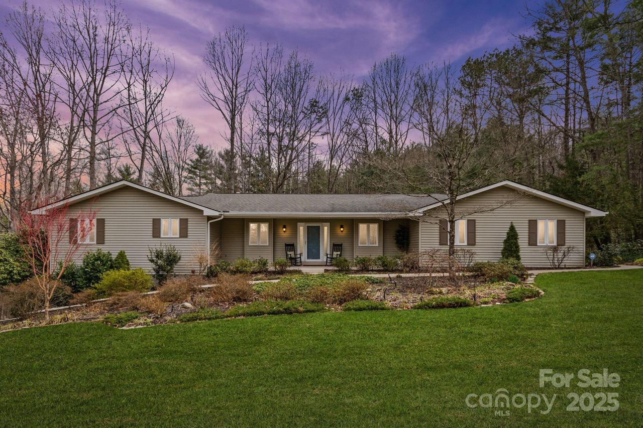 17 Sweetwater Oaks Dr., Fletcher, NC 28732