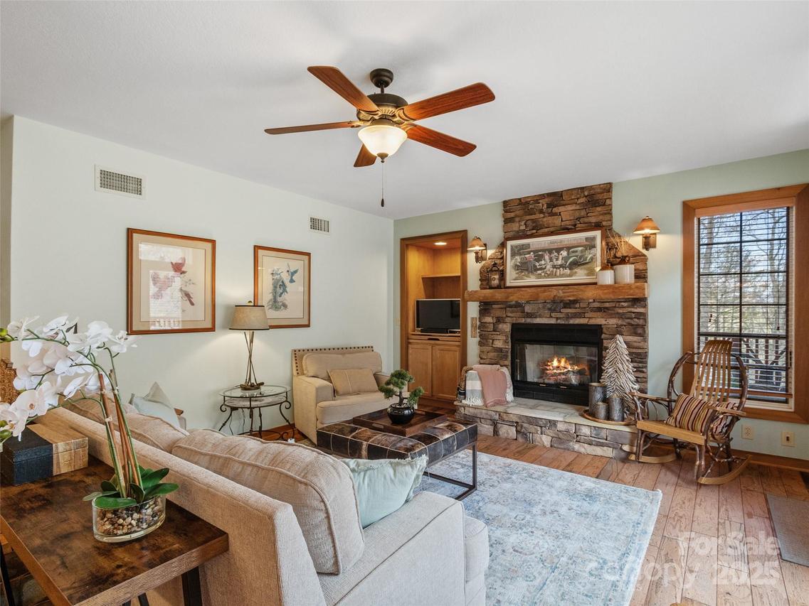 222 Creekside Way #D201, Burnsville, NC 28714