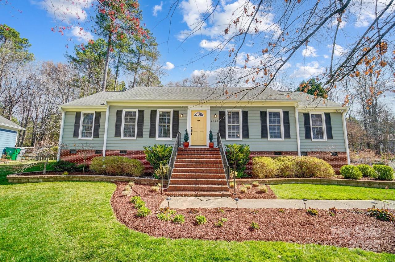 3842 Saxonbury Way, Charlotte, NC 28269