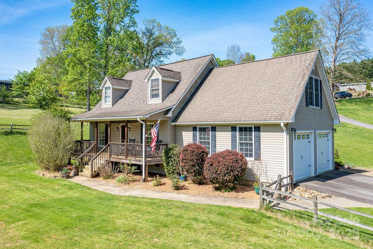122 Ramsey Rd., Asheville, NC 28806