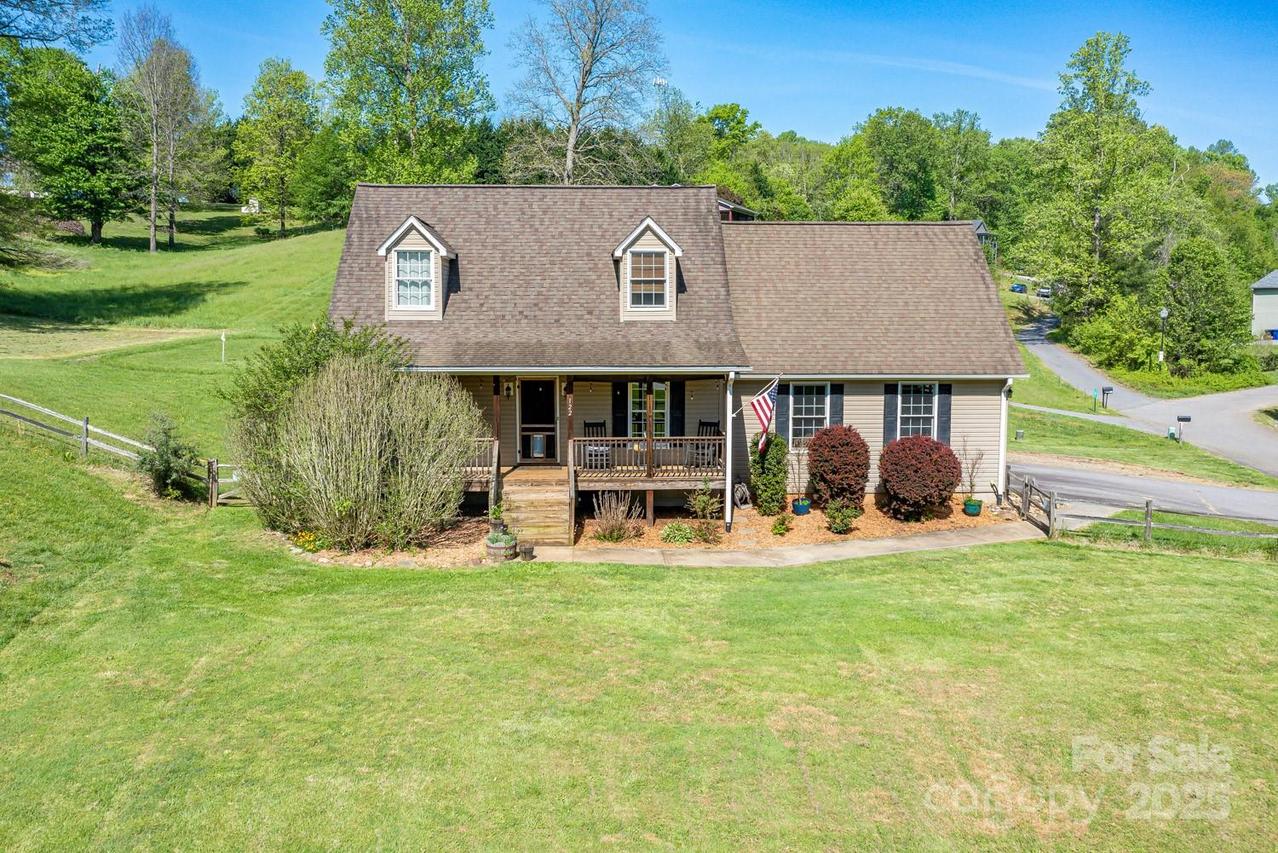 122 Ramsey Rd., Asheville, NC 28806