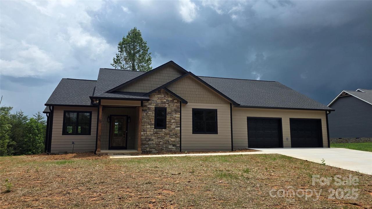 1060 Hawksbill Dr., Morganton, NC 28655