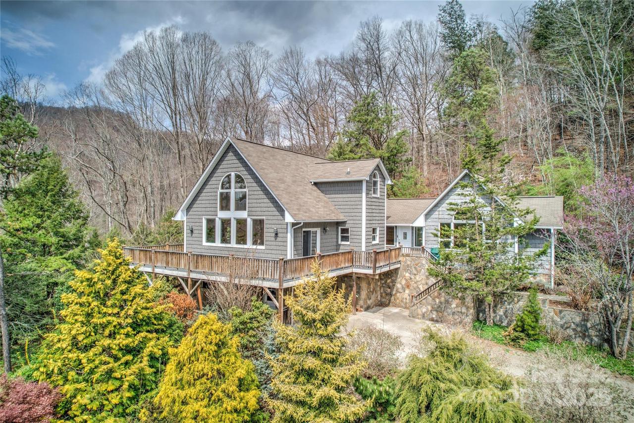 225 Seasons Dr., Clyde, NC 28721