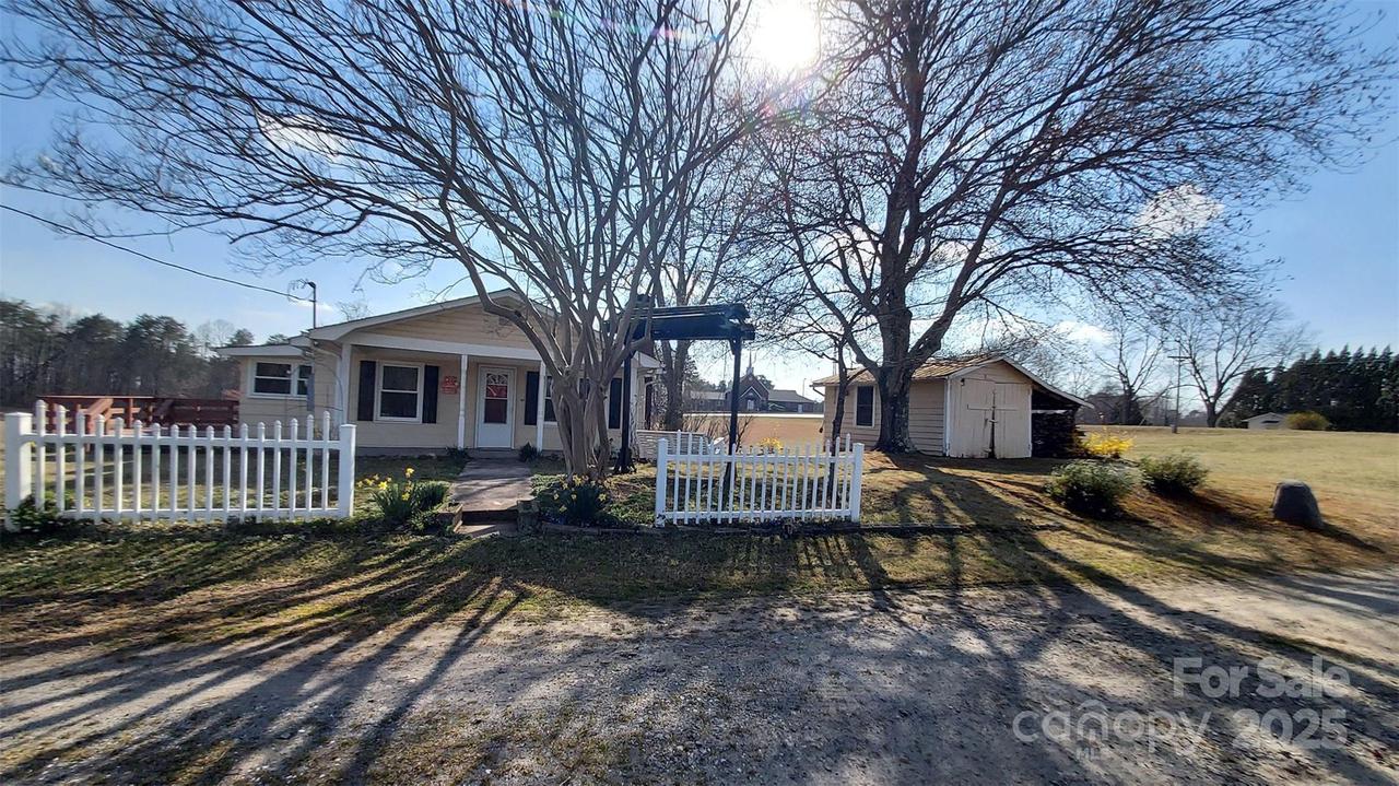 34 Manus Chapel Rd., Mill Spring, NC 28756