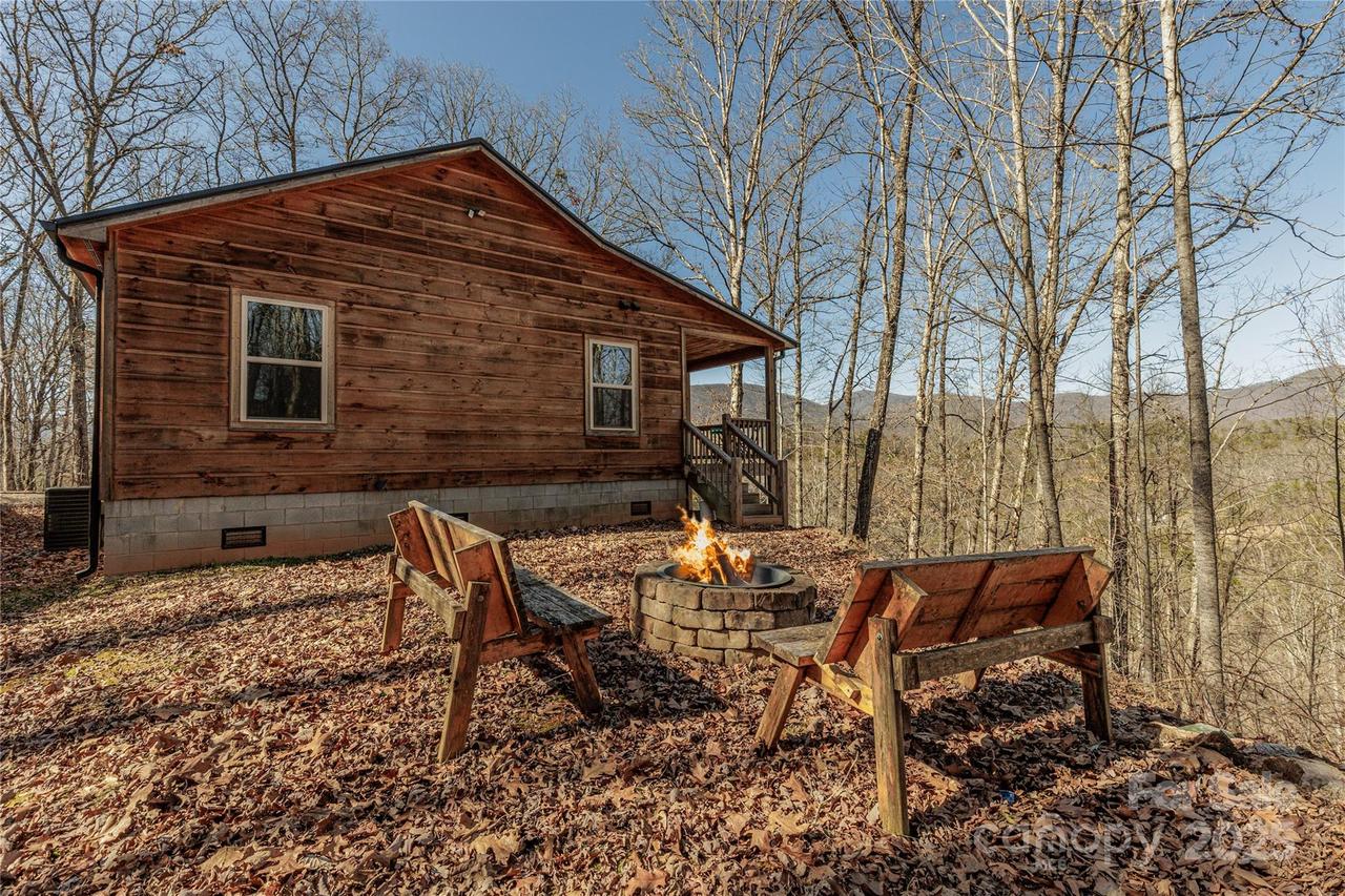 261 Holley Mountain Top Rd., Whittier, NC 28789