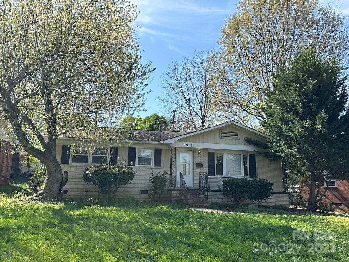 3915 Crestridge Dr., Charlotte, NC 28217
