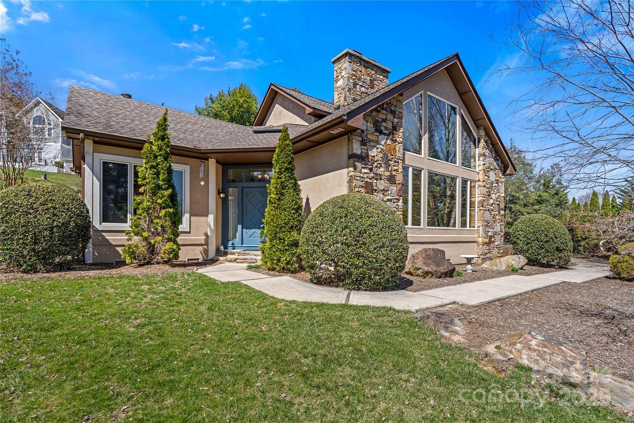 3001 Hickory Nut Tr., Hendersonville, NC 28739