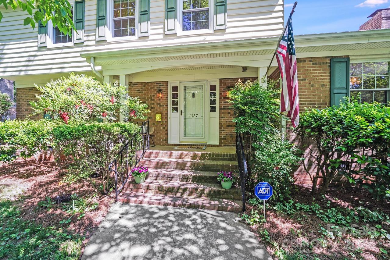 1327 Cedarwood Ln., Charlotte, NC 28212