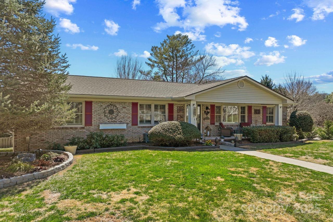 9 Ballantree Dr., Asheville, NC 28803