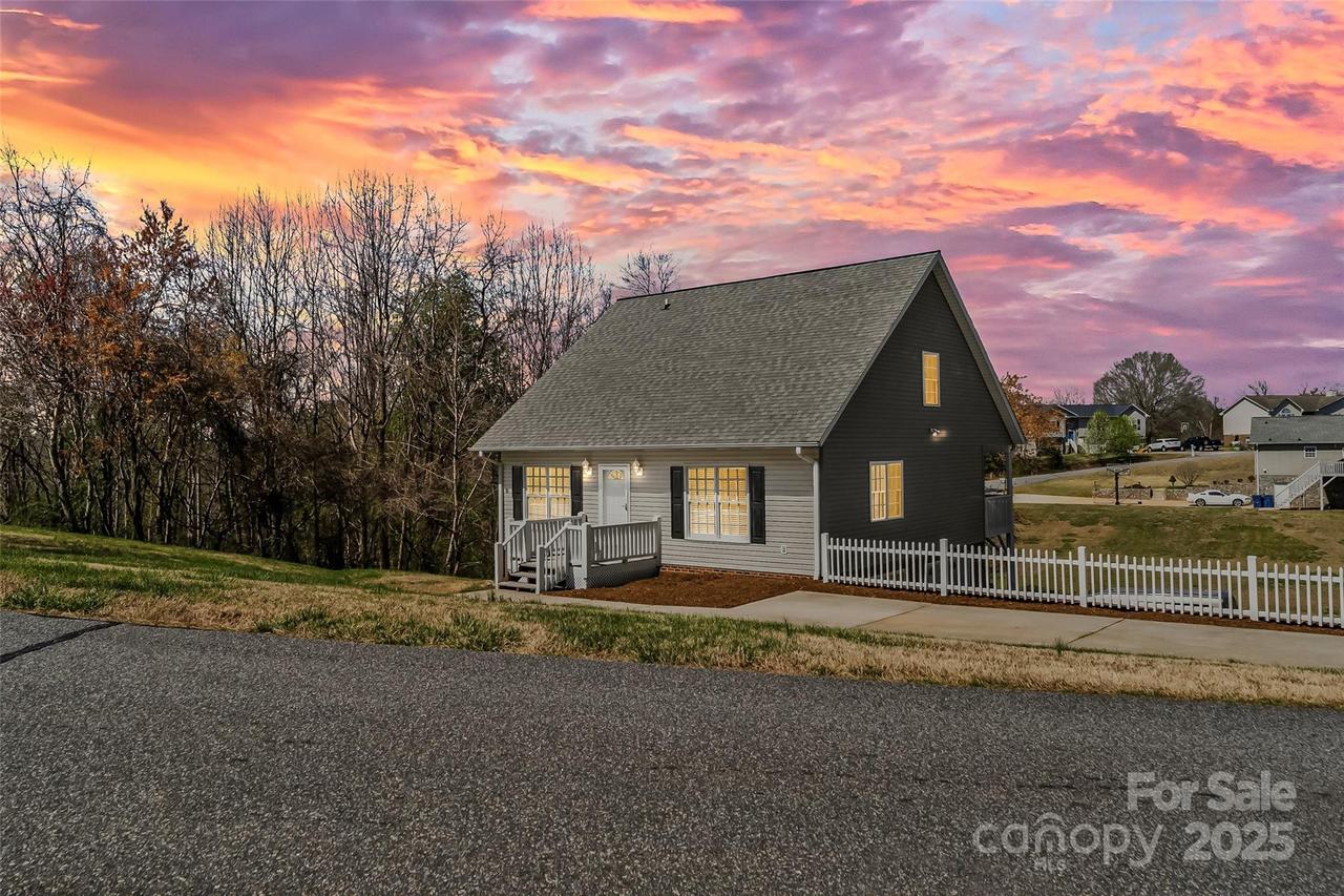 203 Taylor Cir., Granite Falls, NC 28630