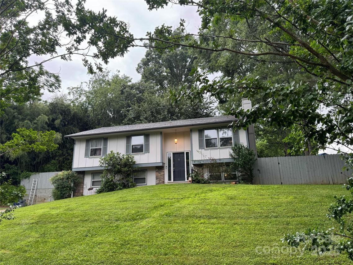 1 Spring Valley Dr., Arden, NC 28704