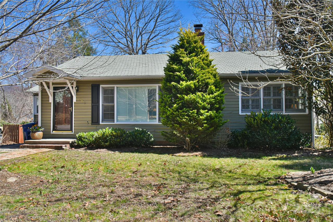 302 Montreat Rd. #3, Black Mountain, NC 28711