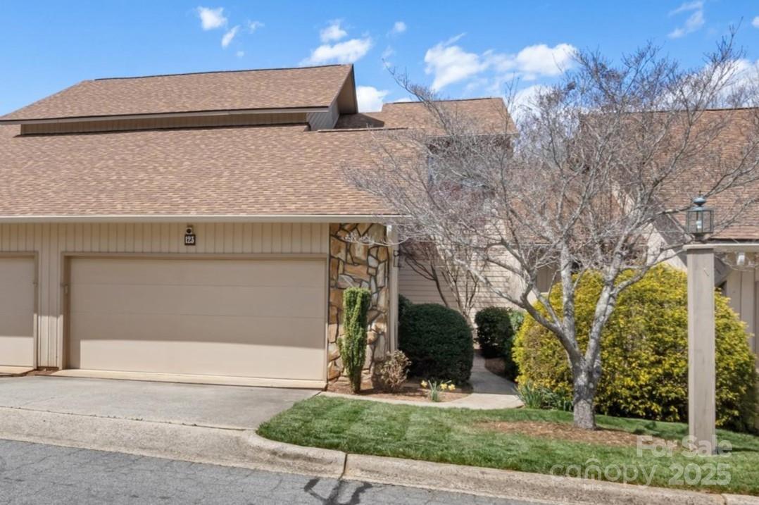123 Deerlake Dr., Asheville, NC 28803