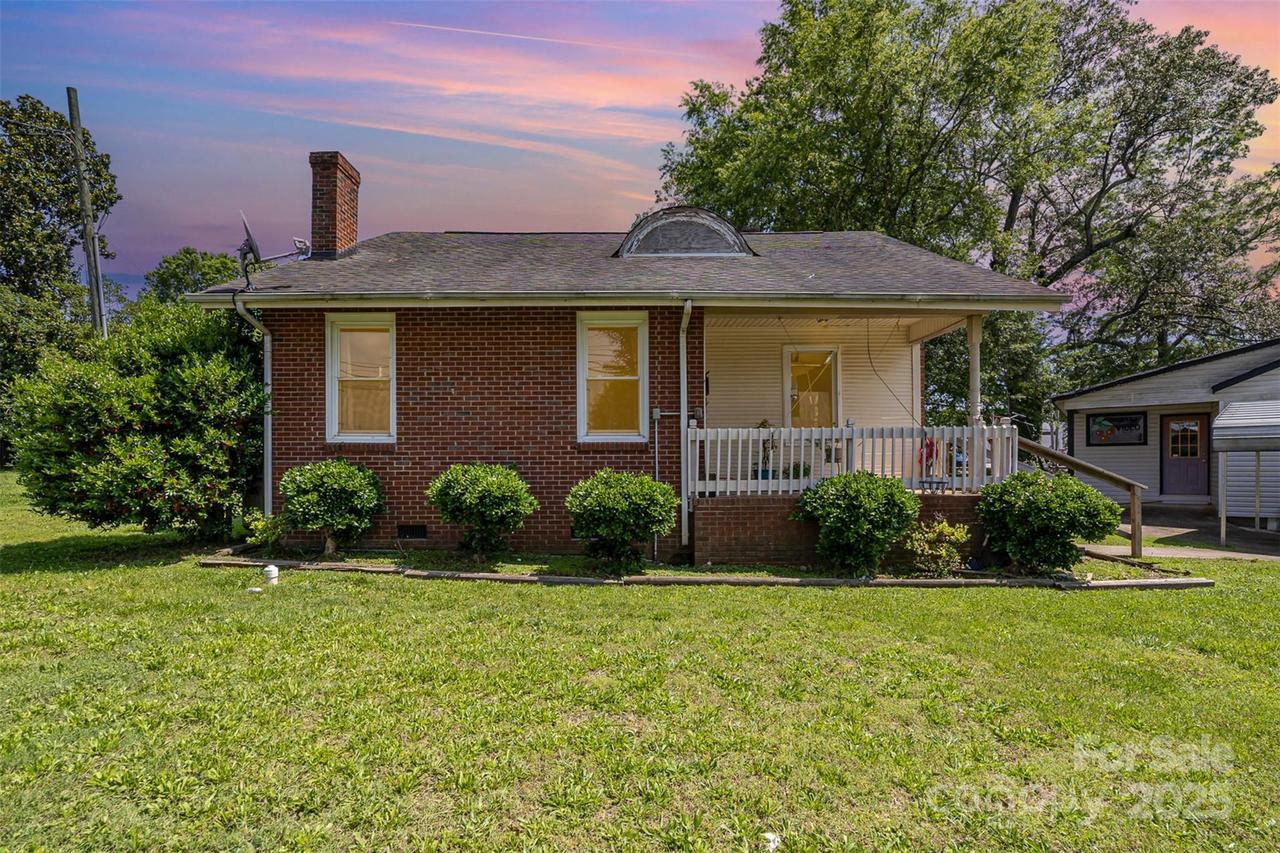 404 E 1st St., Cherryville, NC 28021