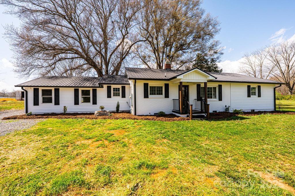 1993 Moss Farm Rd., Hickory, NC 28602