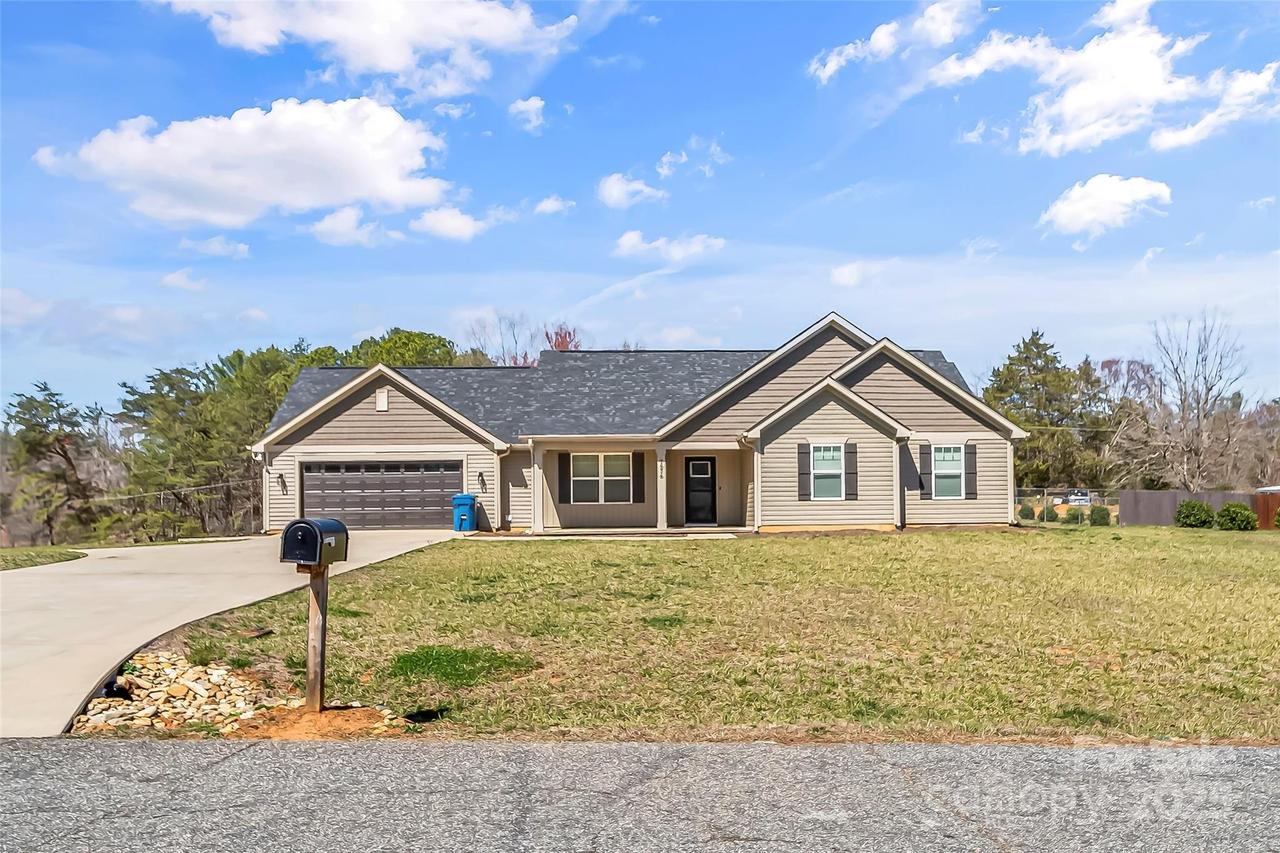 1676 Greenbrooke Rd., Hudson, NC 28638