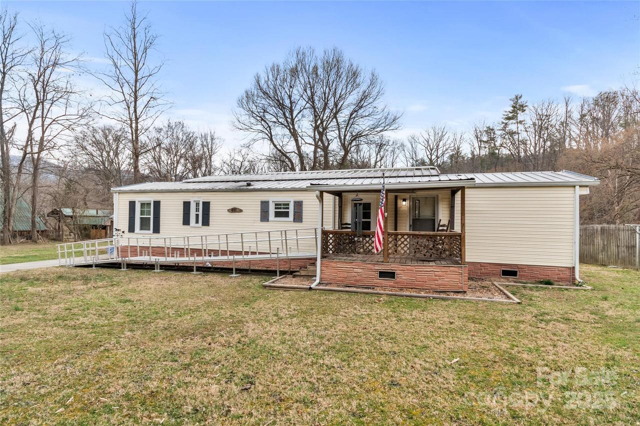 491 Lance Ave., Hot Springs, NC 28743