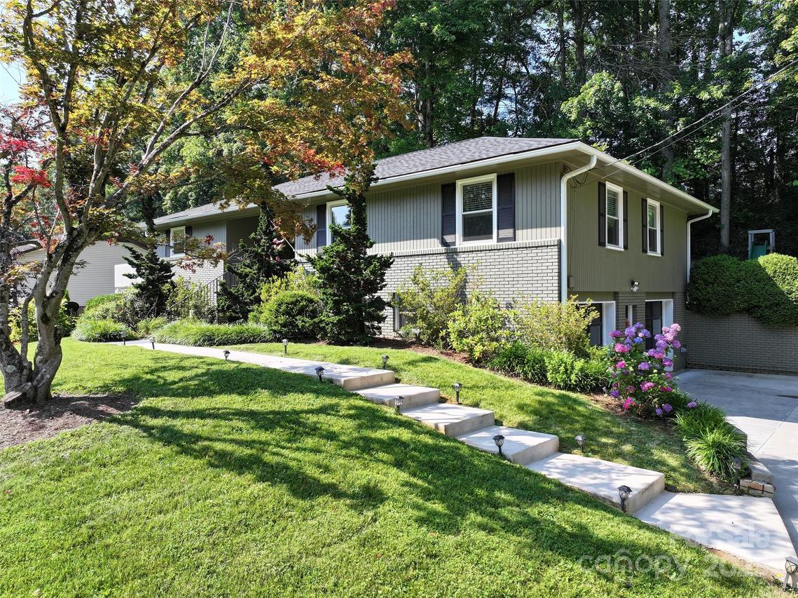 324 Woody Ln., Asheville, NC 28804