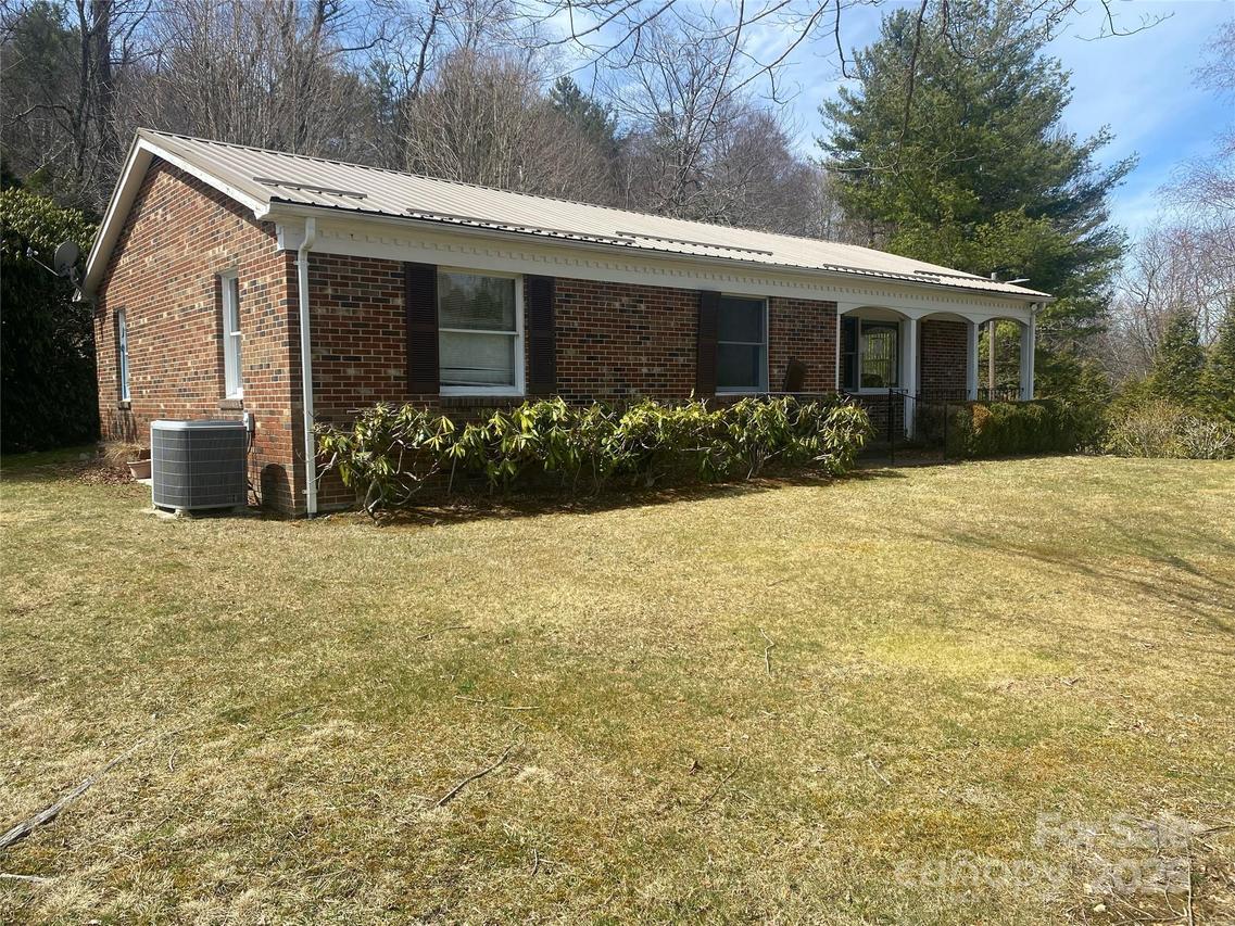 79 Rabbit Ranch Rd., Newland, NC 28657