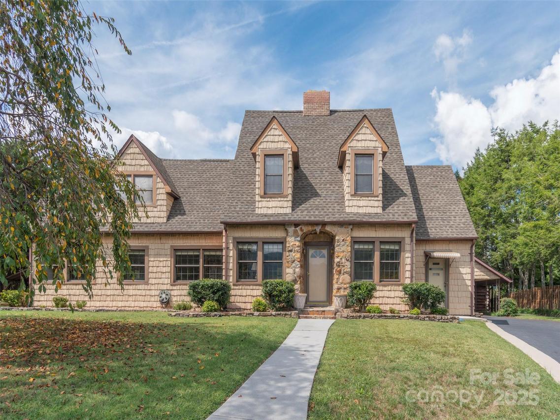 169 N Serpentine Ave., Hot Springs, NC 28743