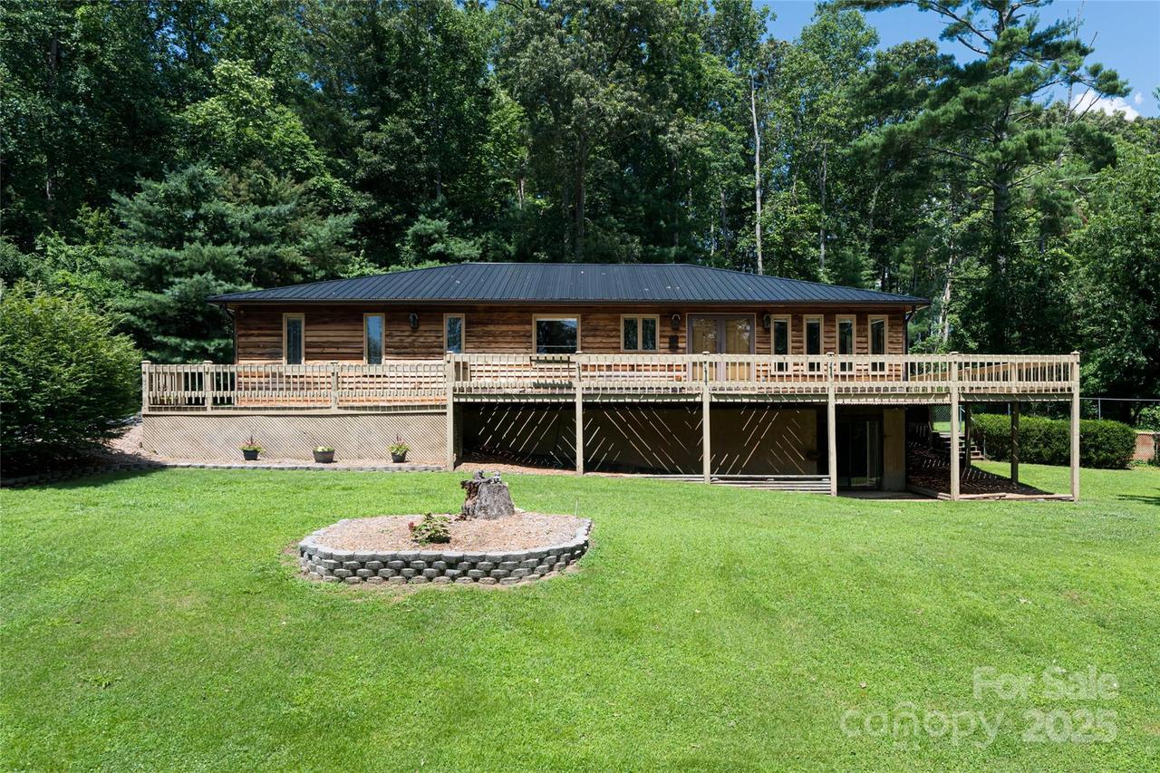 157 Wendy Ln., Hendersonville, NC 28792