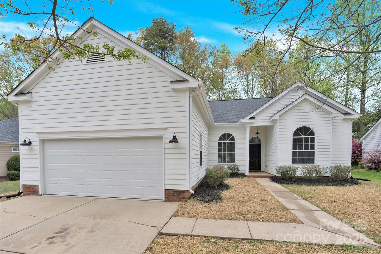 5923 Carriage Oaks Dr., Charlotte, NC 28262