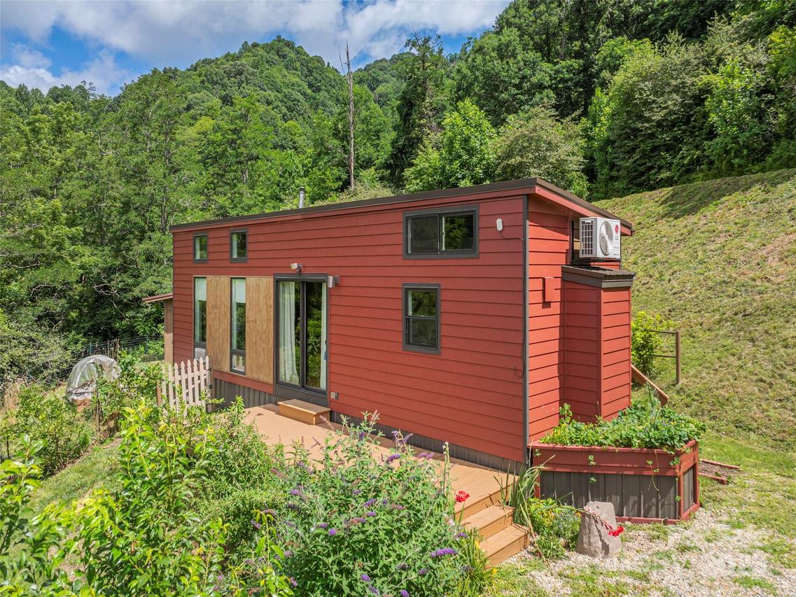 323 Morris Rd., Clyde, NC 28721