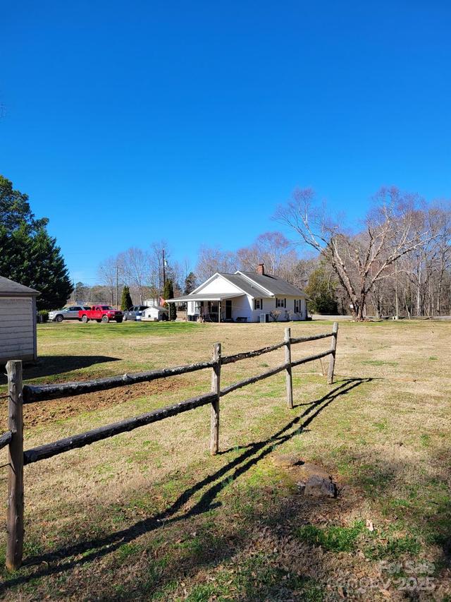 1001 Lake Houser Rd., Mooresboro, NC 28114