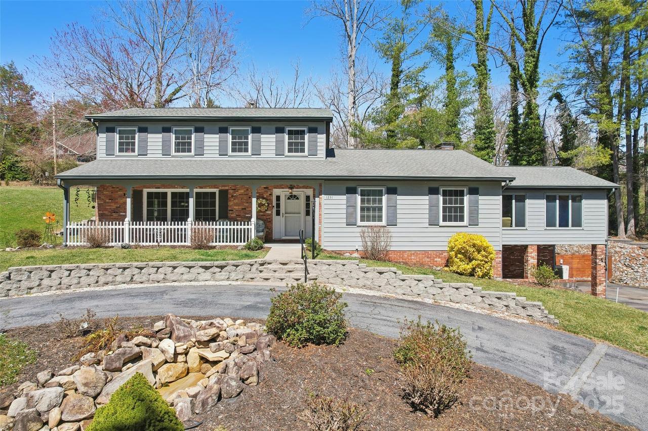 1231 Ashby Ln., Hendersonville, NC 28791