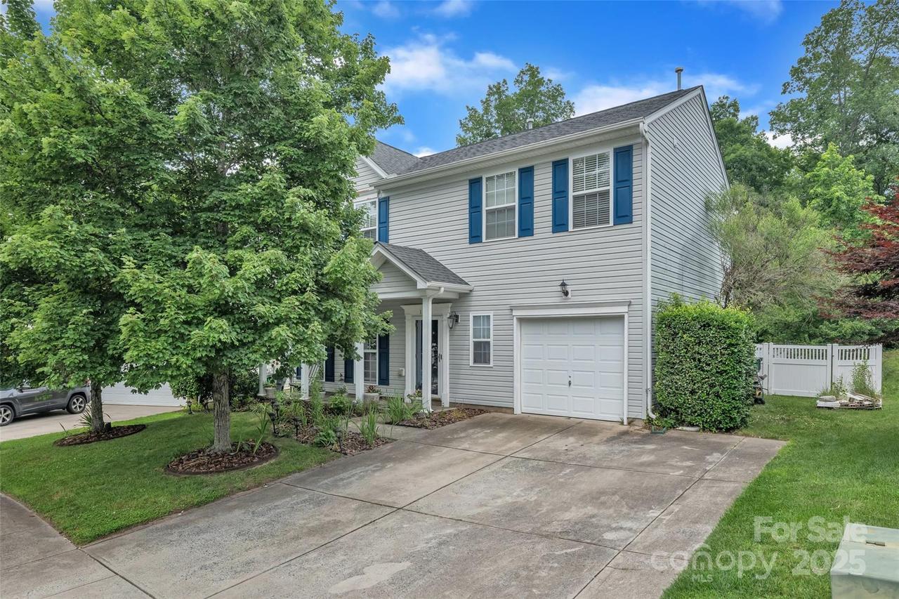 1017 Chalk Hill Ln., Charlotte, NC 28214