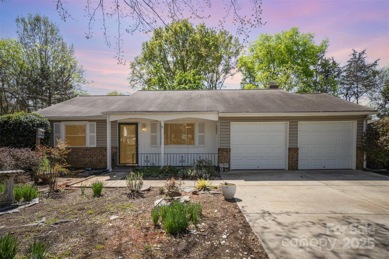12200 Red Hickory Ln., Charlotte, NC 28273